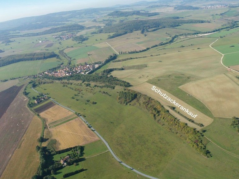 zwischen Wohlmuthausen und Gerthausen in der Thürinigschen Vorderrhön befindet sich der erste Schutzacker Thüringens (Foto: D. Stremke, 2006)